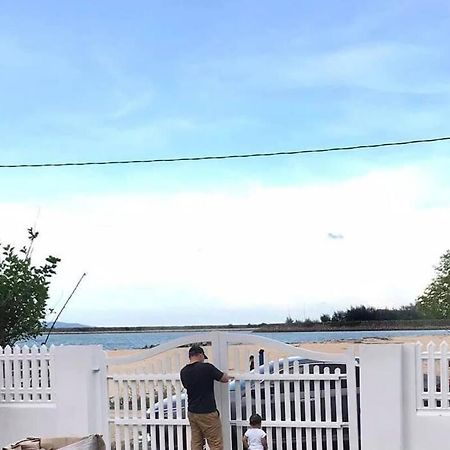 Kampong Nail Sea Kecil Tiny House Near Jetty Of Kuala Besut 빌라 외부 사진