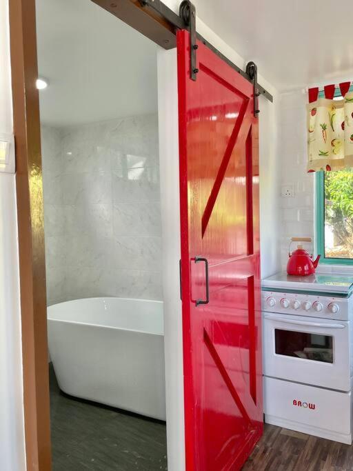 Kampong Nail Sea Kecil Tiny House Near Jetty Of Kuala Besut 빌라 외부 사진