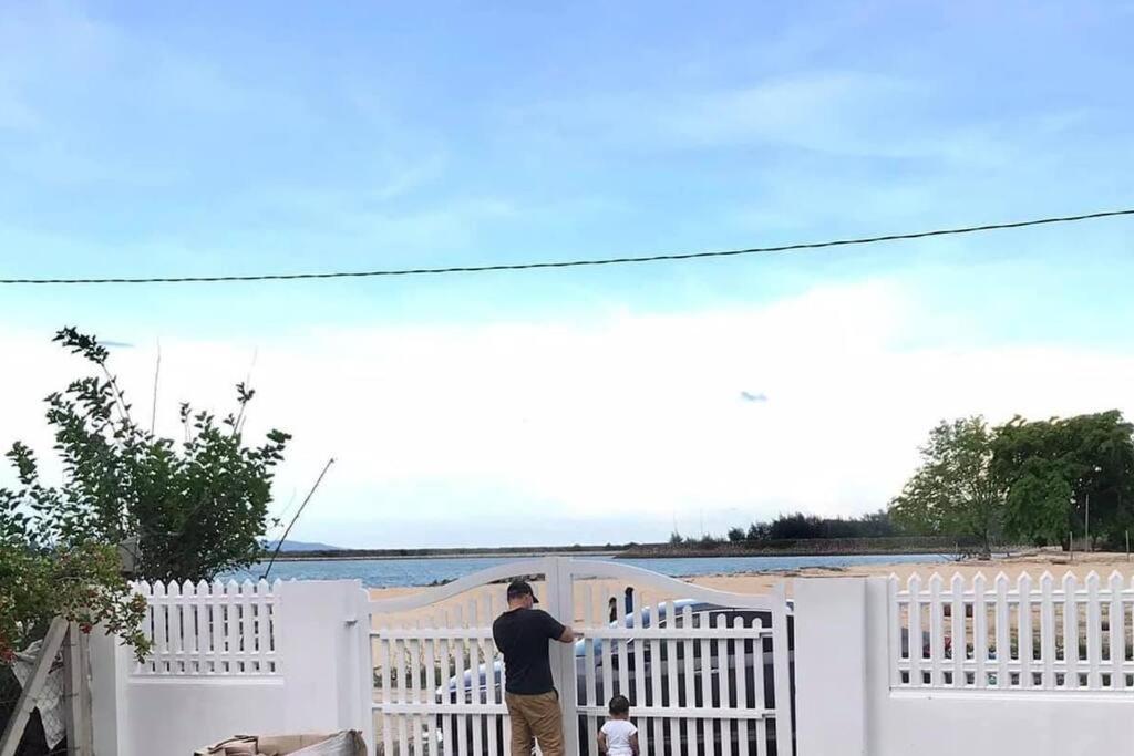 Kampong Nail Sea Kecil Tiny House Near Jetty Of Kuala Besut 빌라 외부 사진