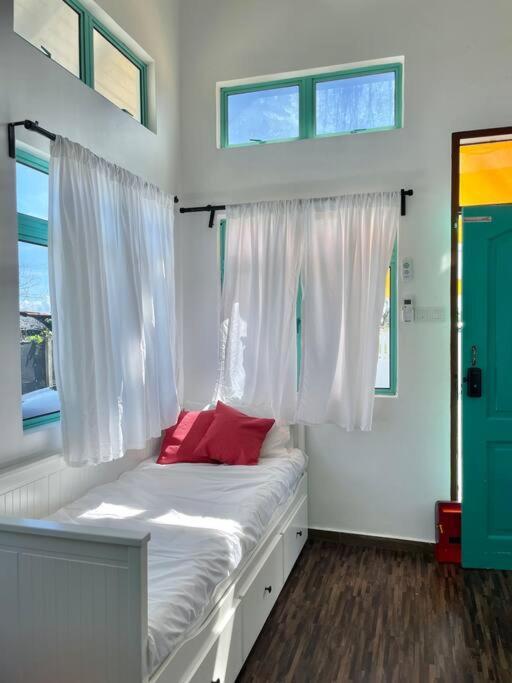 Kampong Nail Sea Kecil Tiny House Near Jetty Of Kuala Besut 빌라 외부 사진